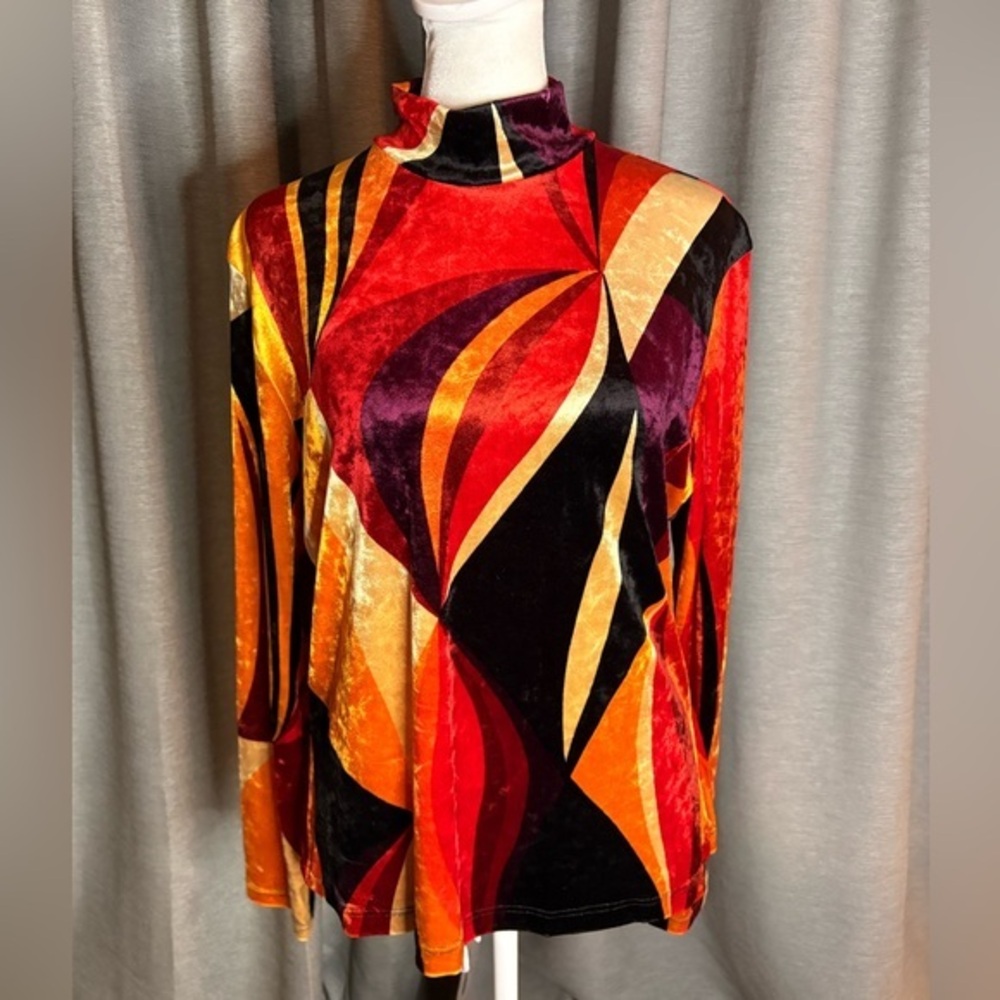 Laurel by Escada vintage long sleeve top